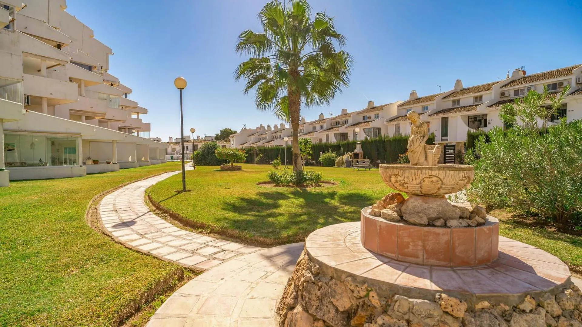 3 Bedroom Amazing Apartment In Calahonda Sitio de Calahonda 0*,  İspanya